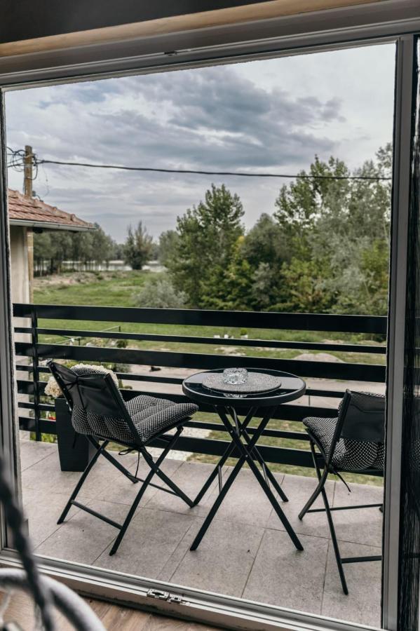 Sunrise Riverside House Celarevo Bagian luar foto